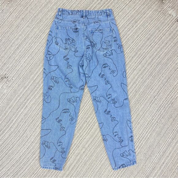 Missguided Faces Line Art Print High Rise Tapered Mom Jeans Blue 4P Petite - Picture 6 of 13